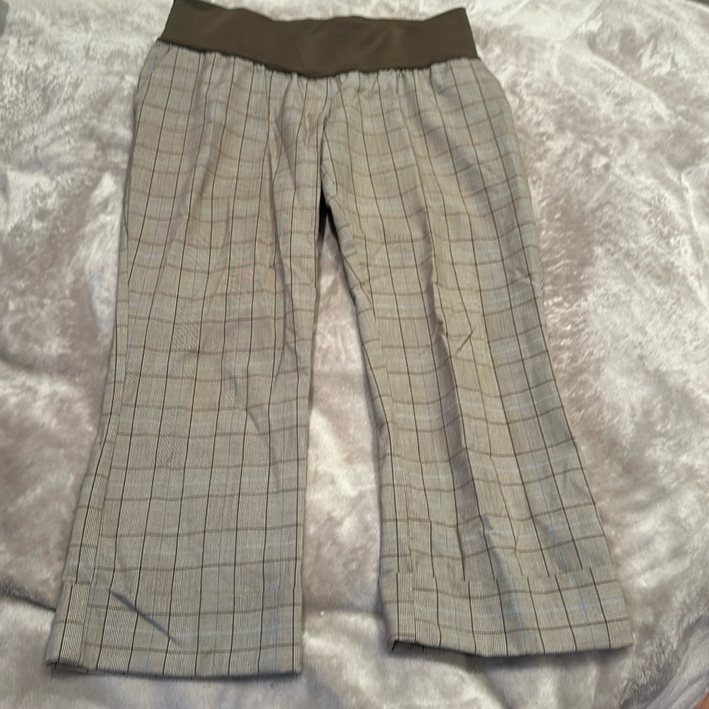 Maternity crop pants